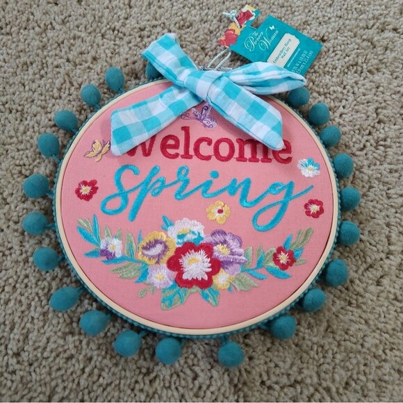 NWT Pioneer Woman ‘Welcome Spring’ spring Embroidery Hoop Wall Art Home Decor - Picture 1 of 5
